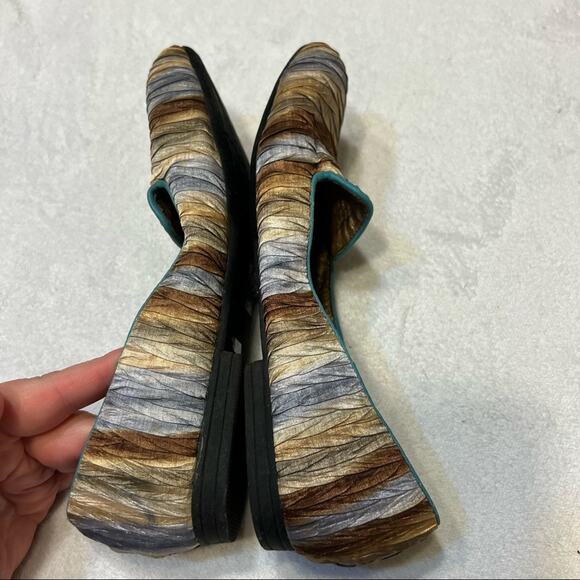 Pierre Dumas Neutral Colors Striped Crinkled Loafers / Flats Size 7 - Picture 5 of 11